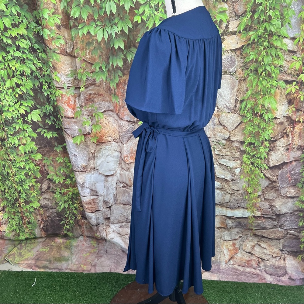 GAL MEETS GLAM Classic Flattering Navy Wrap Dress, 6 - Picture 7 of 12